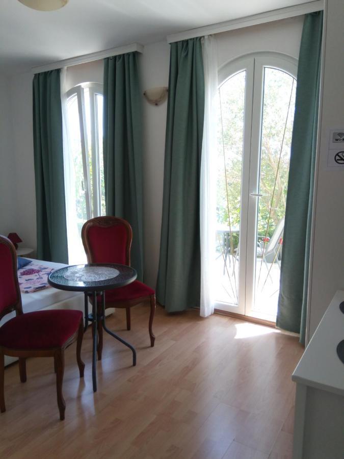 Ana Rooms Кърк Екстериор снимка