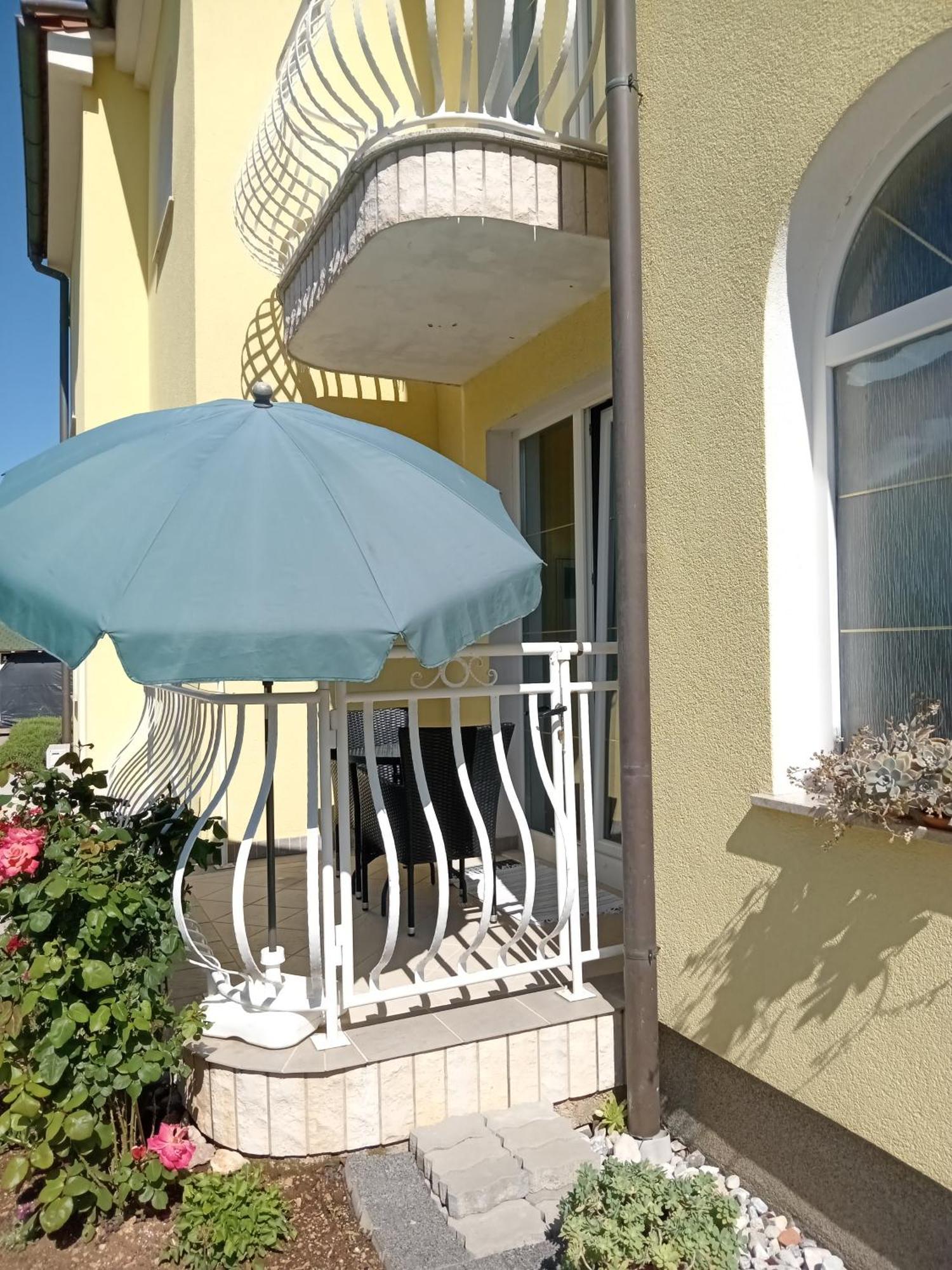 Ana Rooms Кърк Екстериор снимка